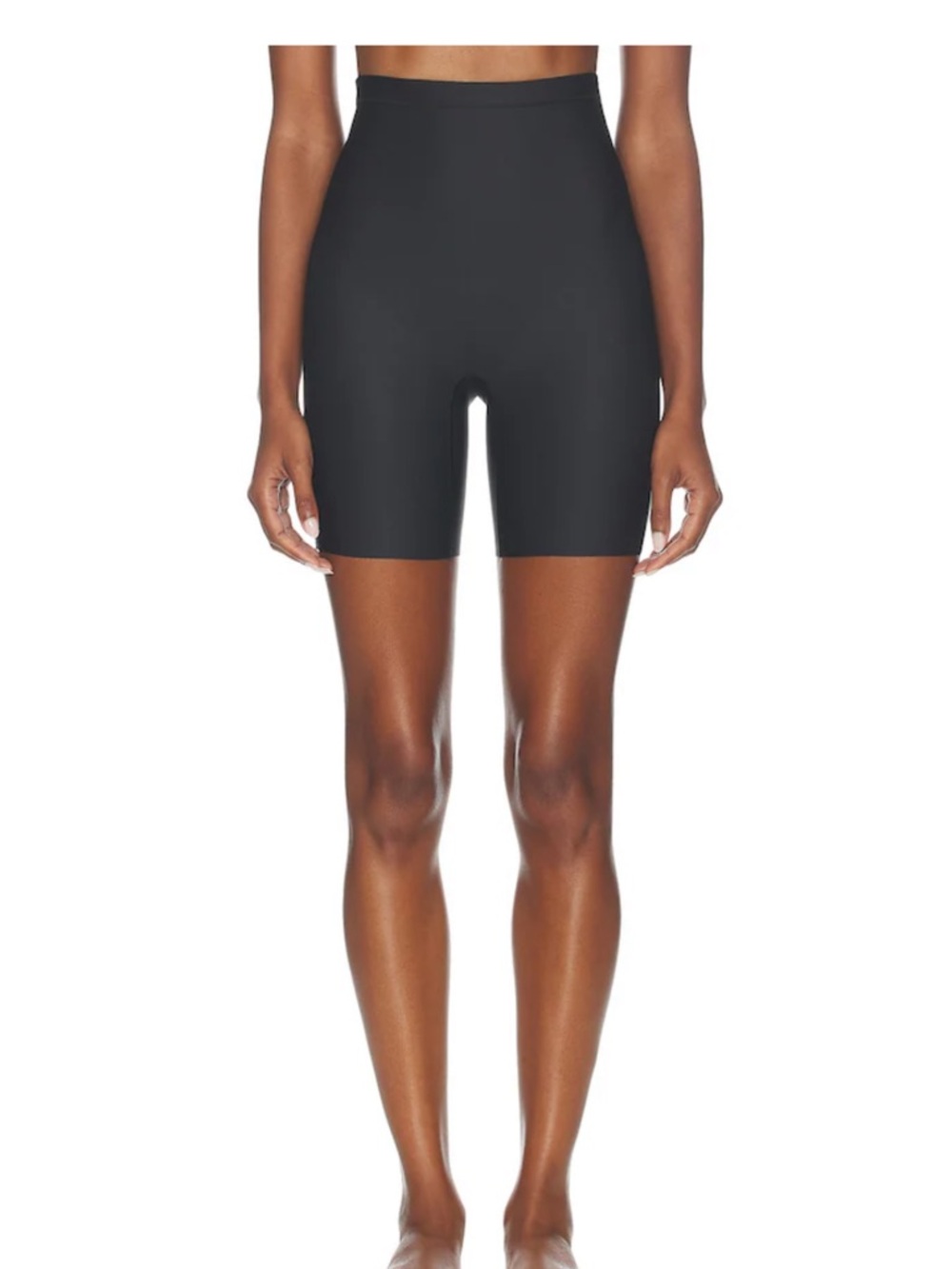 SKIMS Black nwt mid rise short